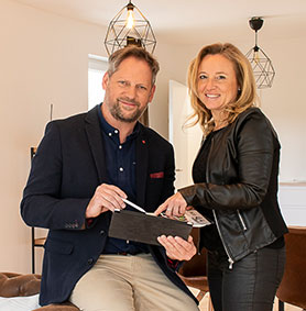 Die Immobilienmakler aus Rosenheim Diana Aguettaz und Dieter Abram